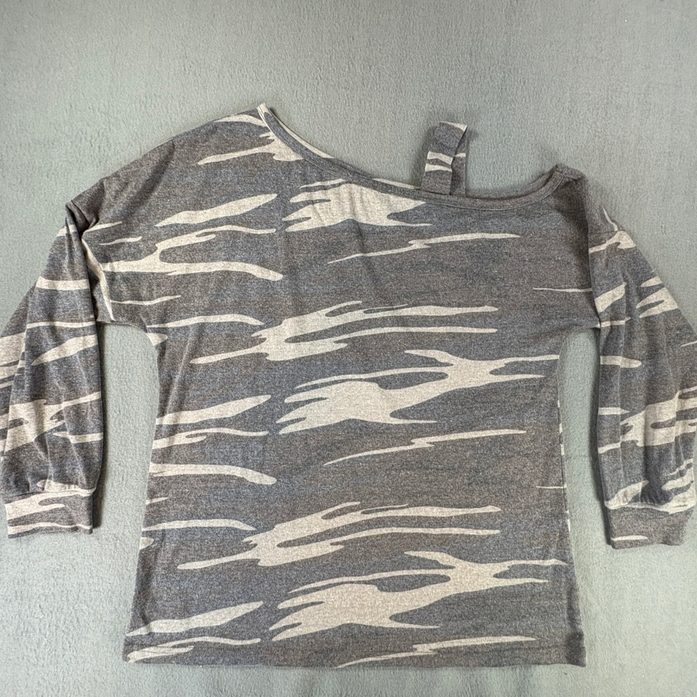 Jinkesi‎ Grey Camo Cold Shoulder Long Sleeve Top Size Large